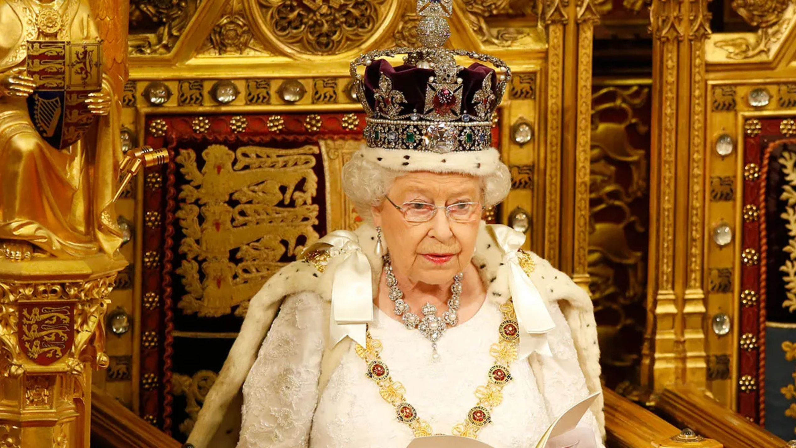 Elizabeth II with the Imperial State Crown