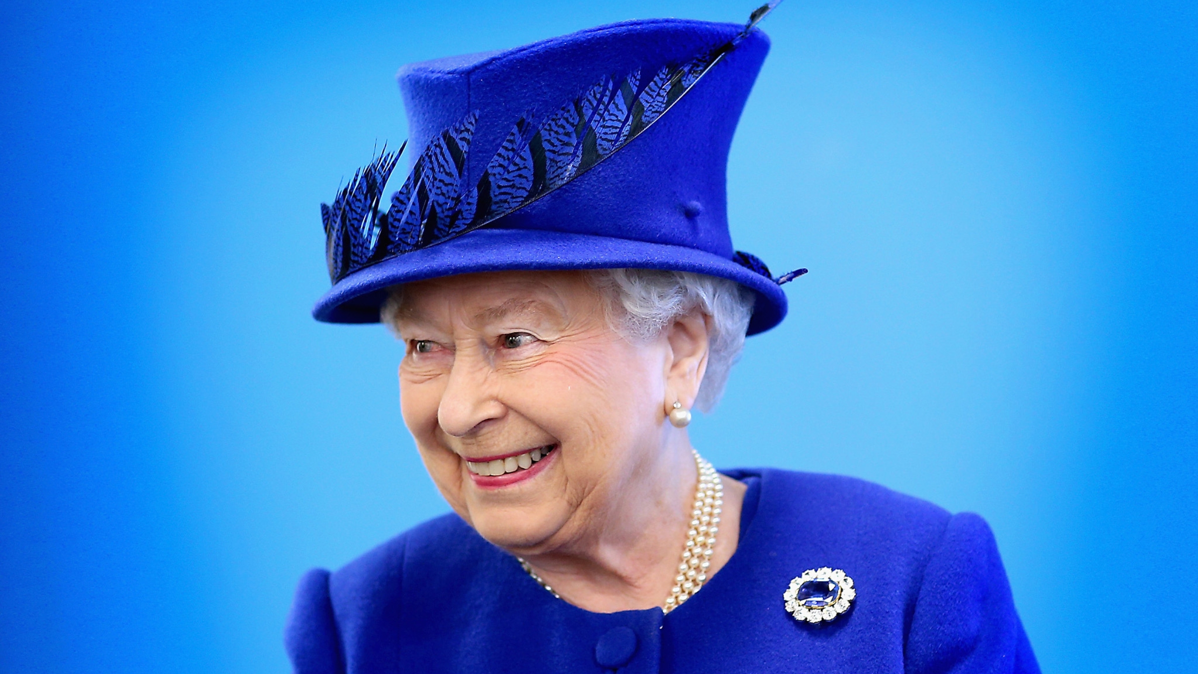 Queen Elizabeth II wearing the Prince Albert brooch set with a sapphire and diamonds. This magnificent jewel was part of her jewelry collection.