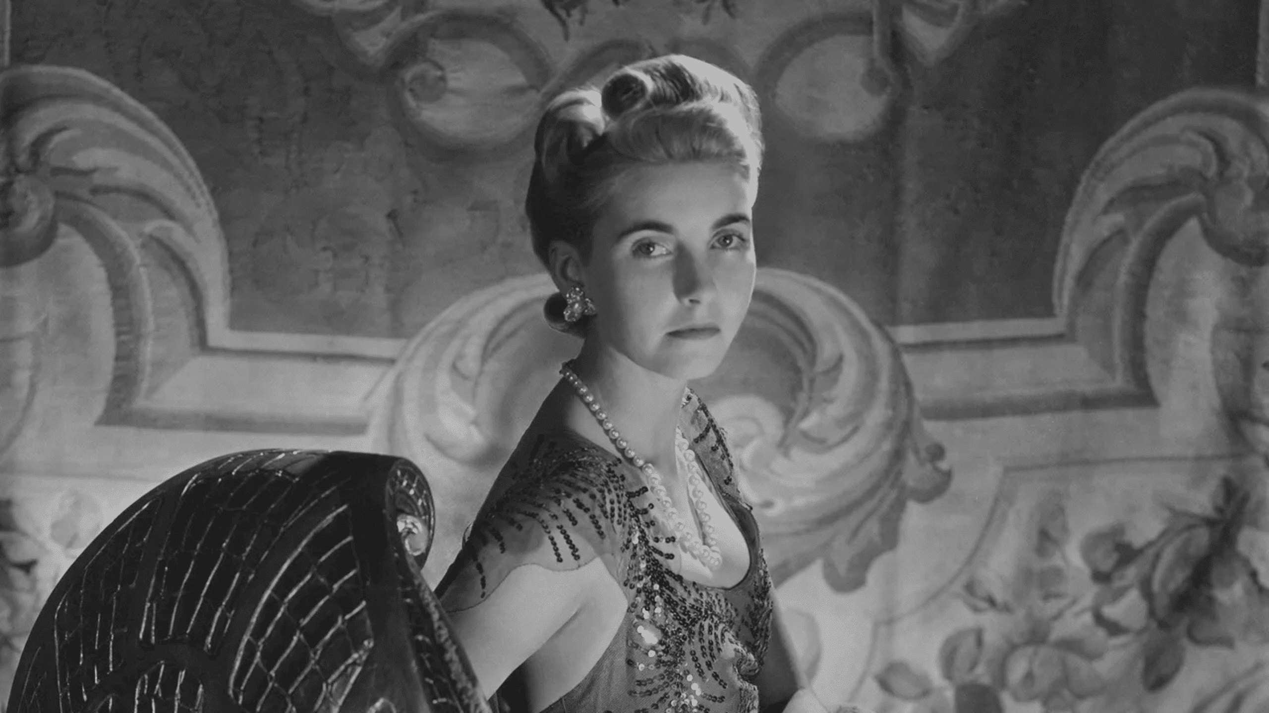 Barbara Hutton wearing the Marie Antoinette Pearl Necklace