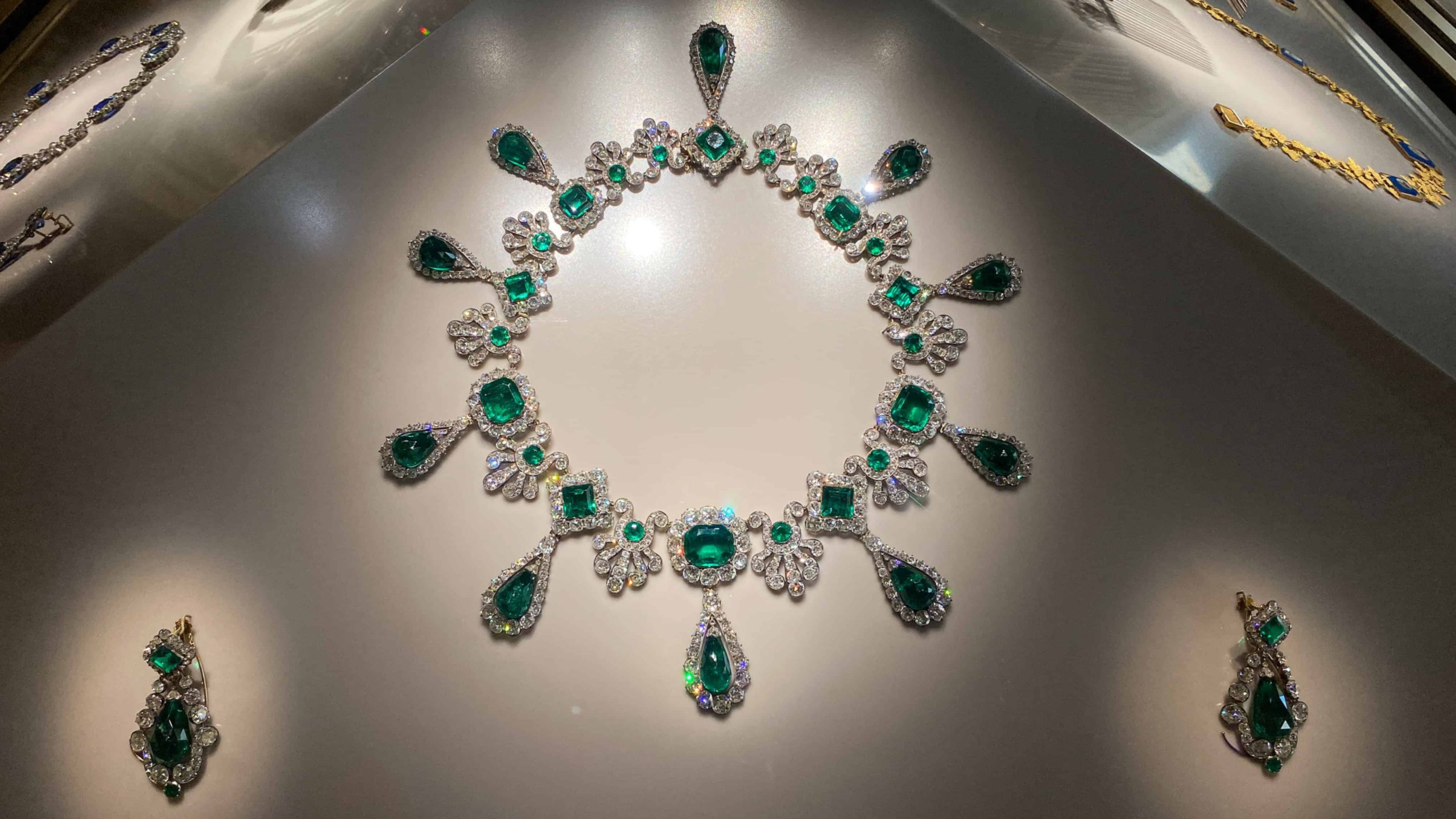 marie-louise-emerald-parure