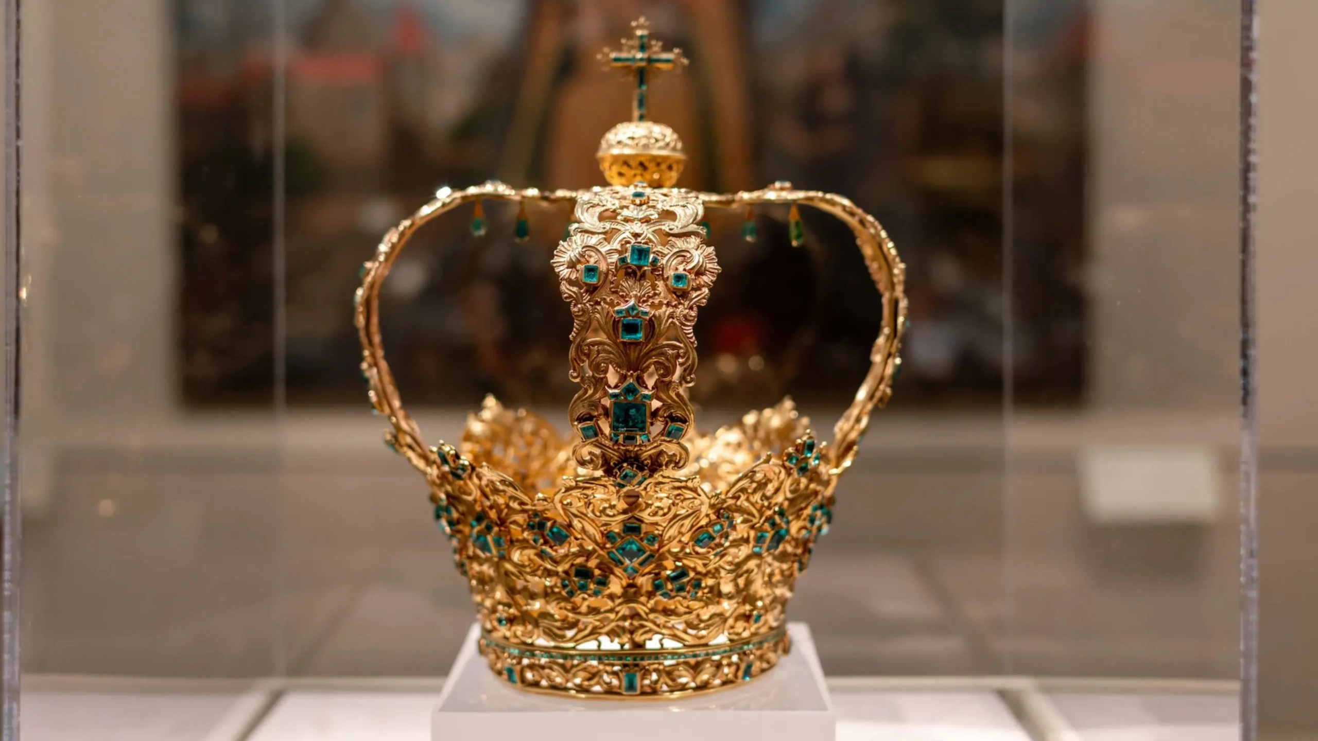 La Couronne des Andes ornée de précieuses émeraudes colombiennes.