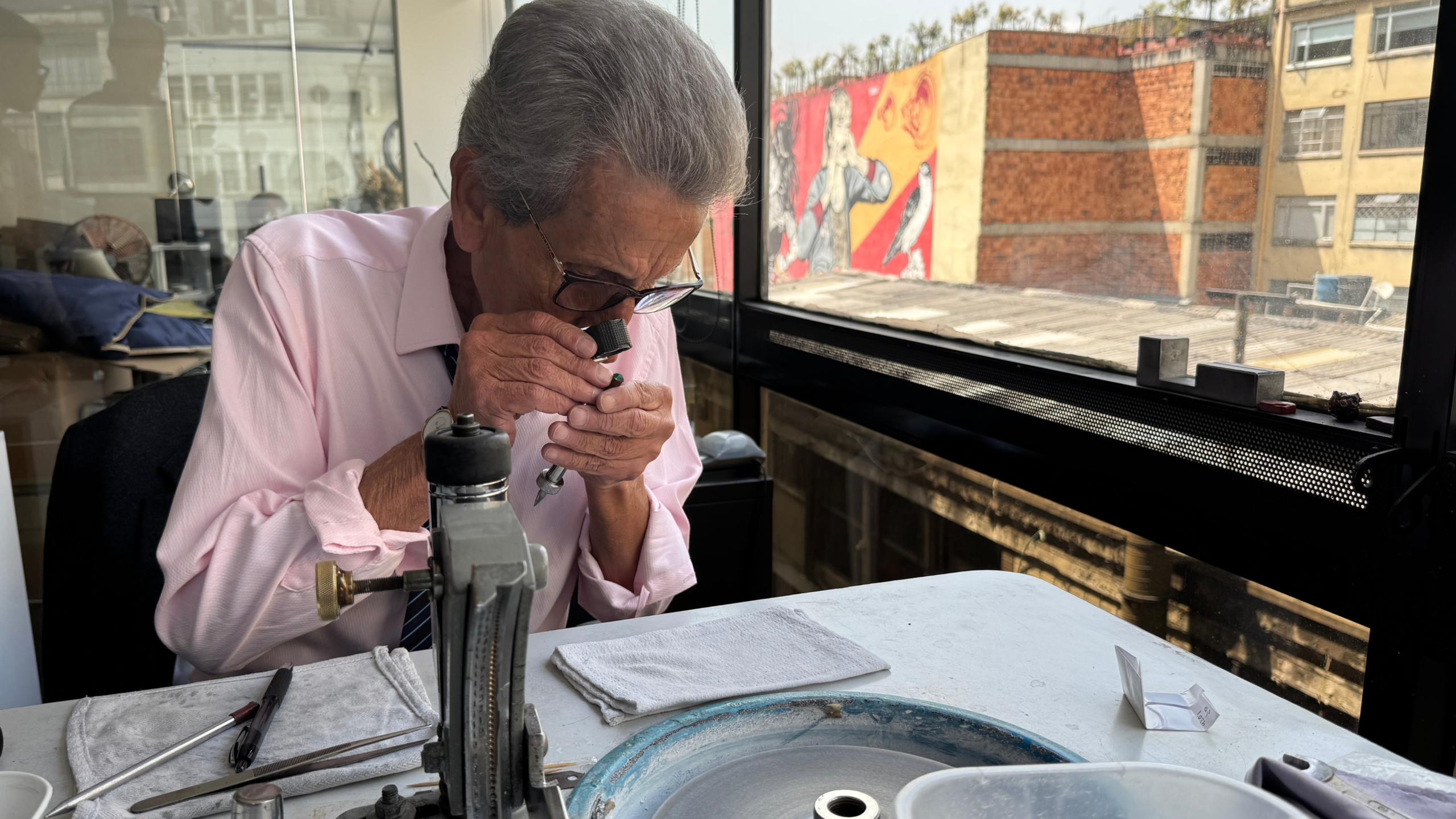 Ricardo Jimenez lapidary at Alpine Green cutting an emerald